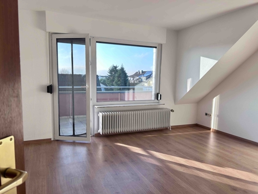 Wohnzimmer - Zugang zum Balkon