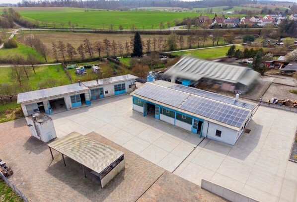 Gesamtansicht Gewerbehalle und Lagerräume