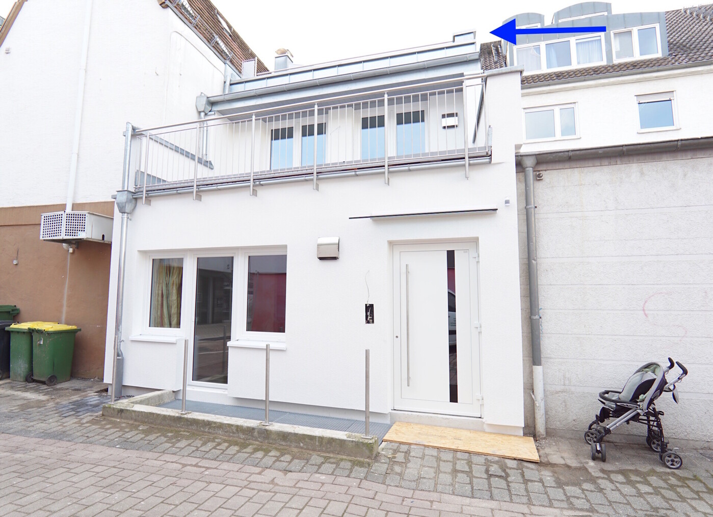 Hausansicht Eingang / Terrasse