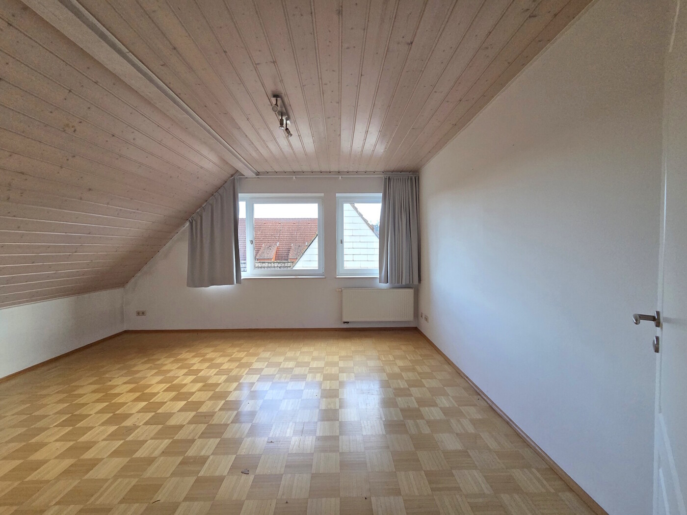 Zimmer DG-Wohnung