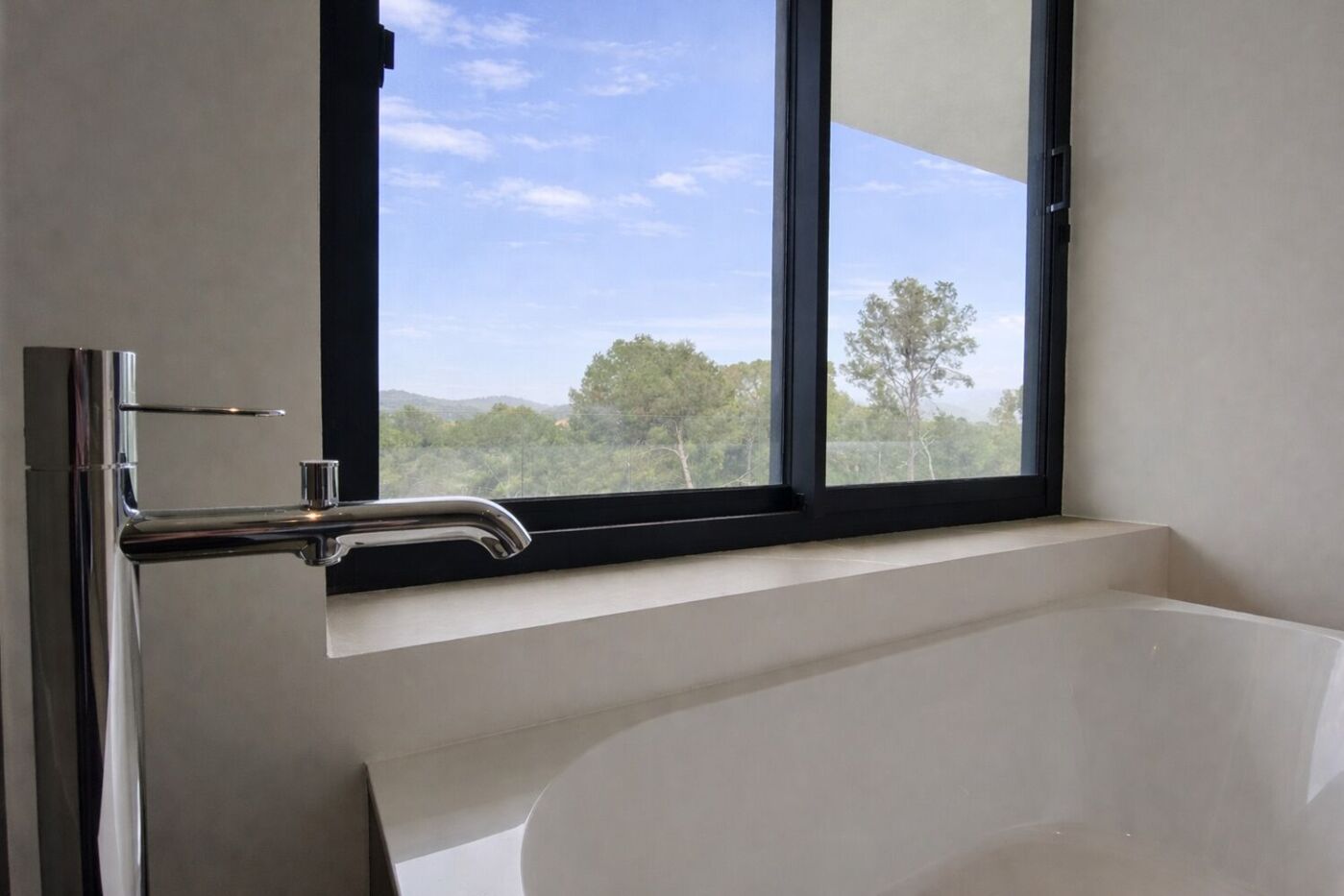 Badewanne mit Panoramafenster
