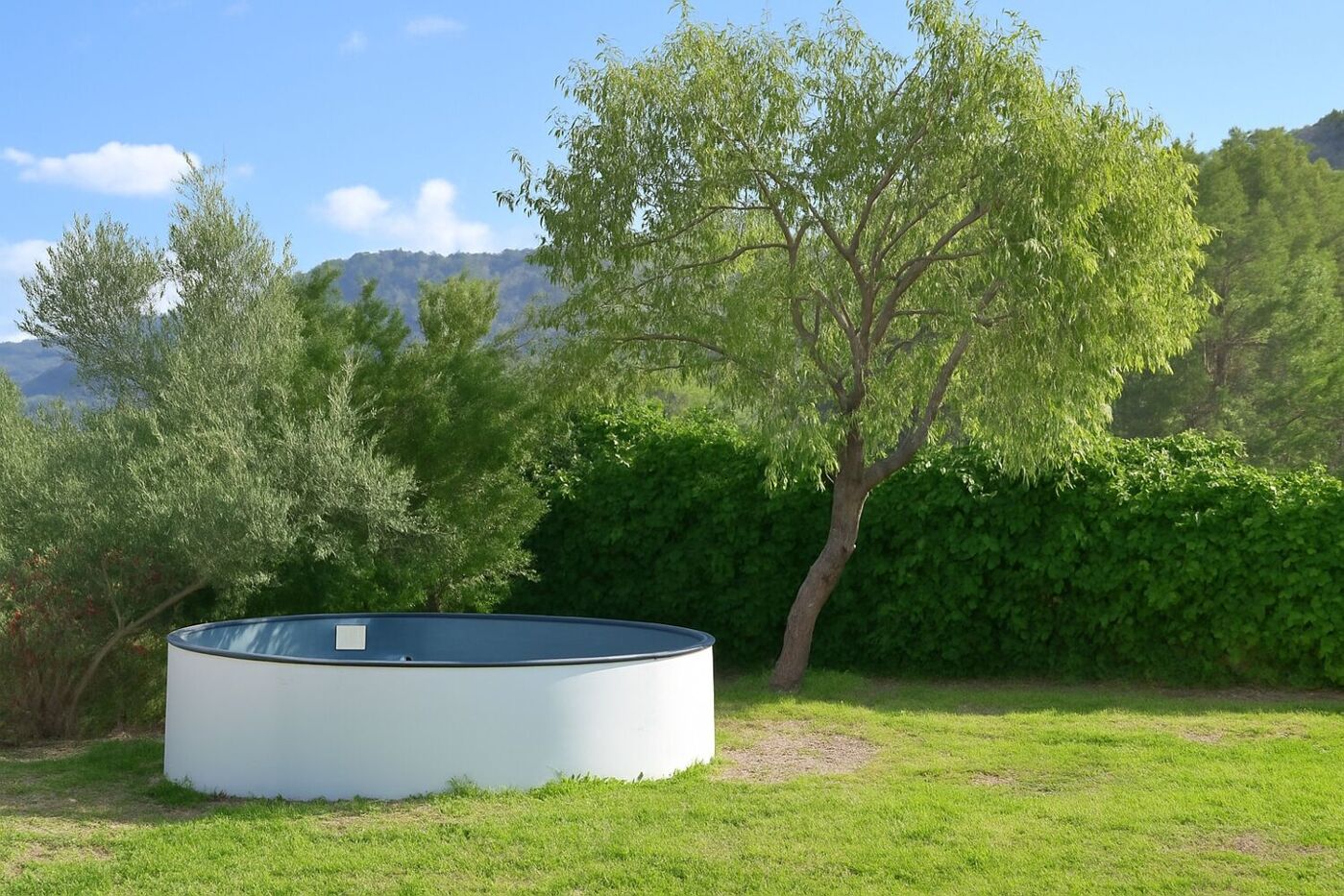 Garten mit rundem Pool