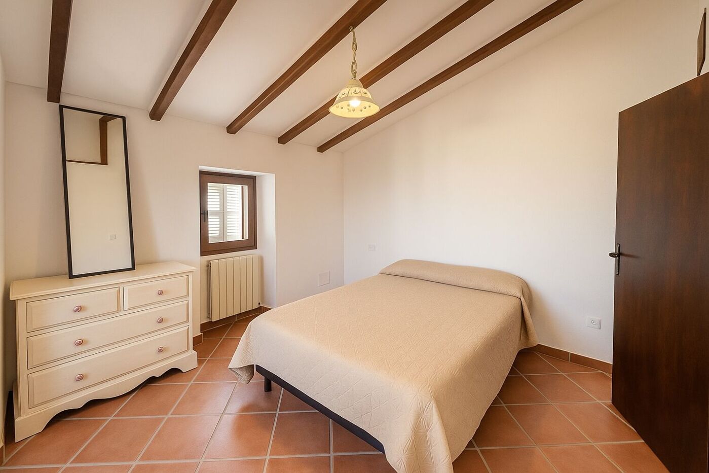 Schlafzimmer mit ländlichem Charme
