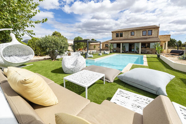 Finca mit Pool und Garten