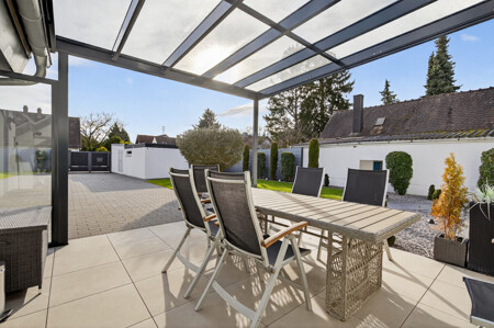 Kleine Terrasse am Eingang