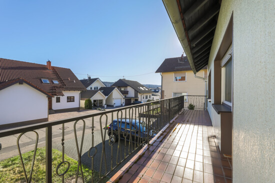 Haus links: Balkon