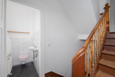Treppenhaus mit WC Zwischengeschoss
