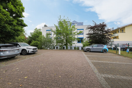 Parkplätze mit Elektroladesäule