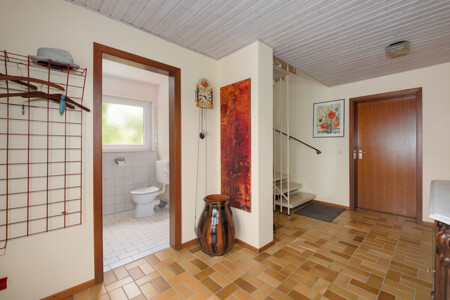 Flur und Gäste-WC UG