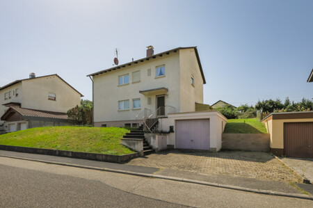 Zweifamilienhaus in Königsbach-Stein