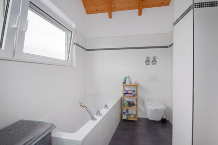 Badezimmer Ansicht 2