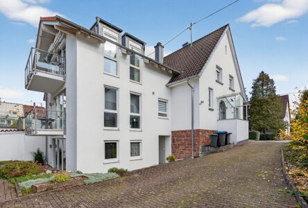 Haus Seitenansicht auf die Straße