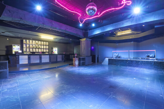 Tanzfläche und Bar Raum 1