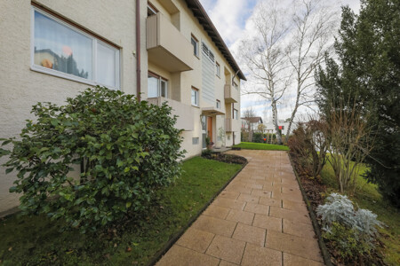 Zugangsweg und Eingangsbereich