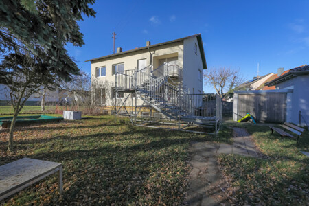 Rückansicht und Garten