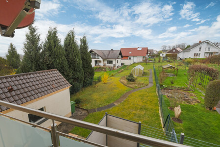 Ausblick Balkon OG auf Garten
