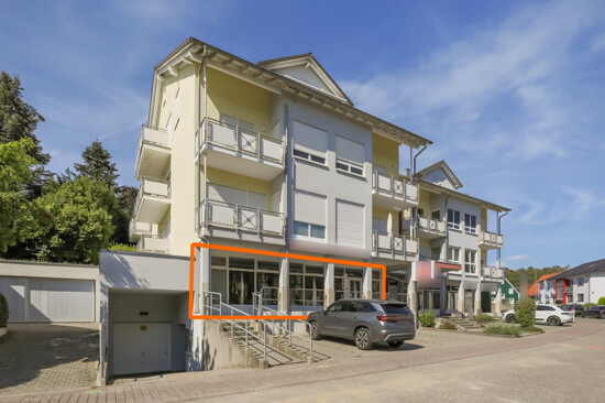 Straßenansicht mit Markierung der Einheit