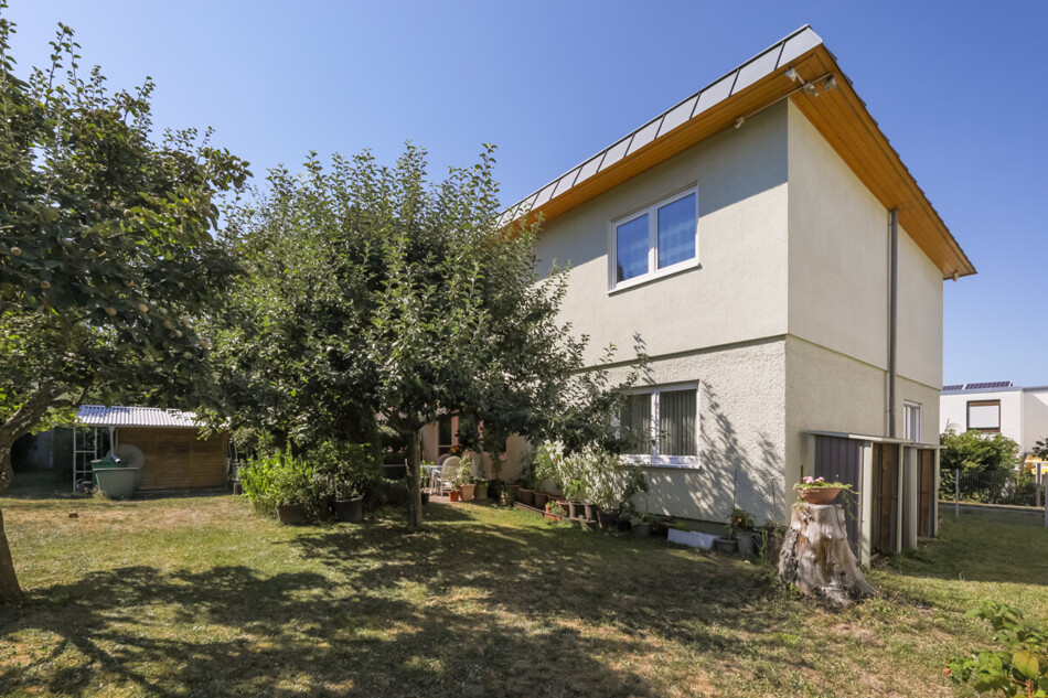 Rückansicht und Garten