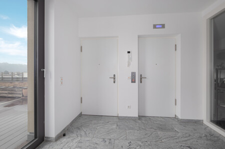 Eingangsbereich mit Aufzug