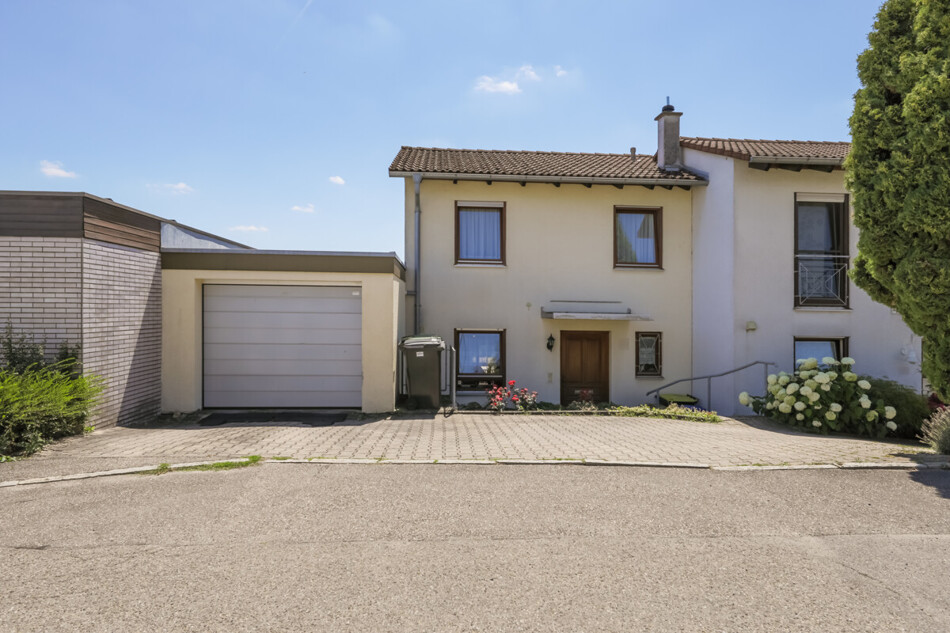 Reihenendhaus mit Garage