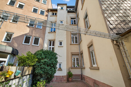 Hausrückseite und Hof