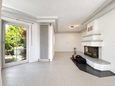 Kamin mit Lounge