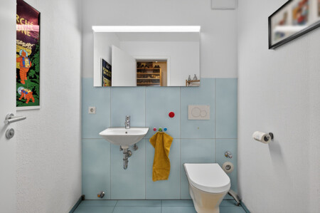 Separates Gäste-WC im Eingangsbereich