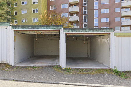 Zwei Garagen (1 inklusive)
