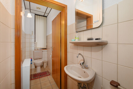 Badezimmer EG Vorderhaus