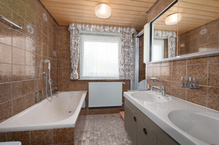 Badezimmer EG