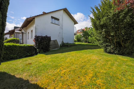 Seitenansicht und Garten