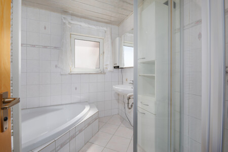 Badezimmer EG