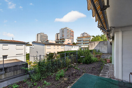 Terrasse mit Garten