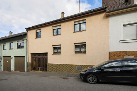 Straßenansicht retuschiert