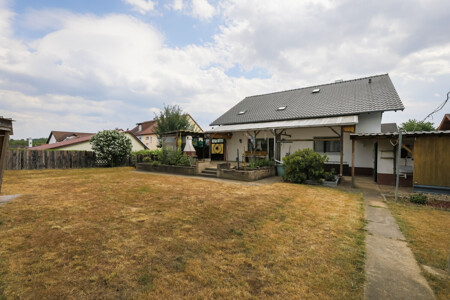 Rückansicht und Garten