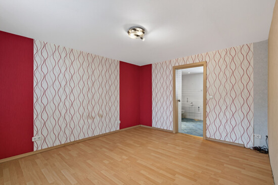 Schlafzimmer EG mit Zugang zum Badezimmer