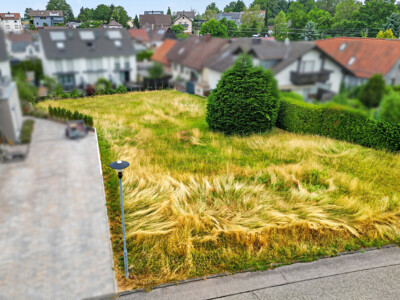 Grundstück von der Straßenseite 