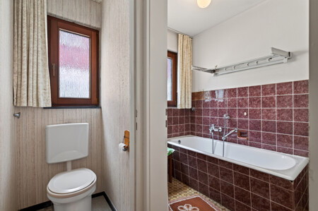 Badezimmer und WC  EG