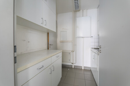 Teeküche und Toilette Einheit rechts