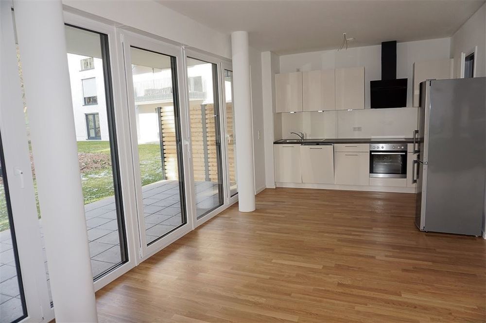 Moderne Erdgeschosswohnung mit Einbauküche und Terrasse! Mit direktem Blick auf die Mosel - Foto 2