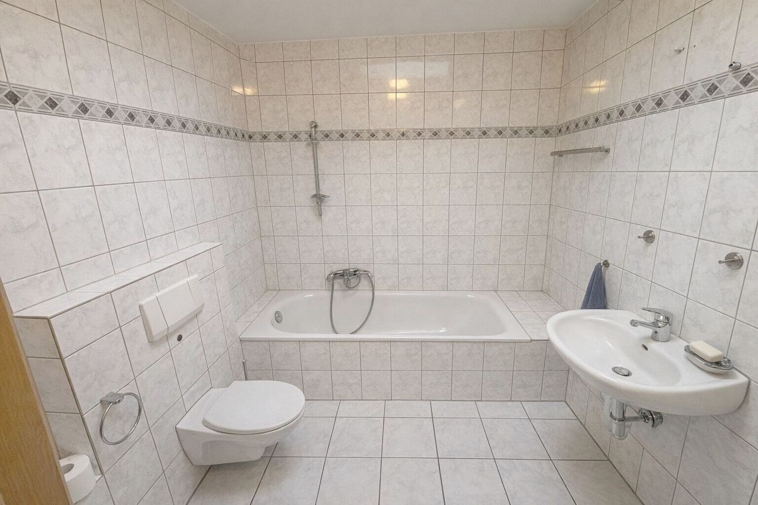 Zuhause im Grünen: Doppelhaushälfte in Trier-Ruwer mit sonnigem Garten - Foto 4