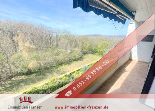 Balkon mit Blick auf Waldlandschaft