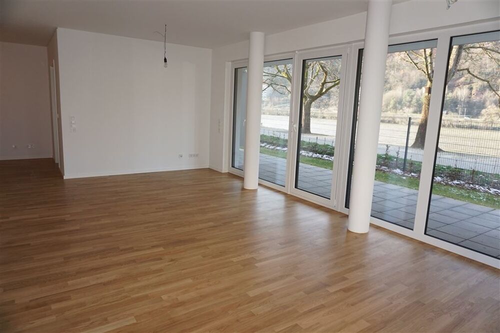 Trier: Stilvolle 2-ZKB in direkter Mosellage – großzügige Terrasse & hochwertige Einbauküche inklusive - Foto 1