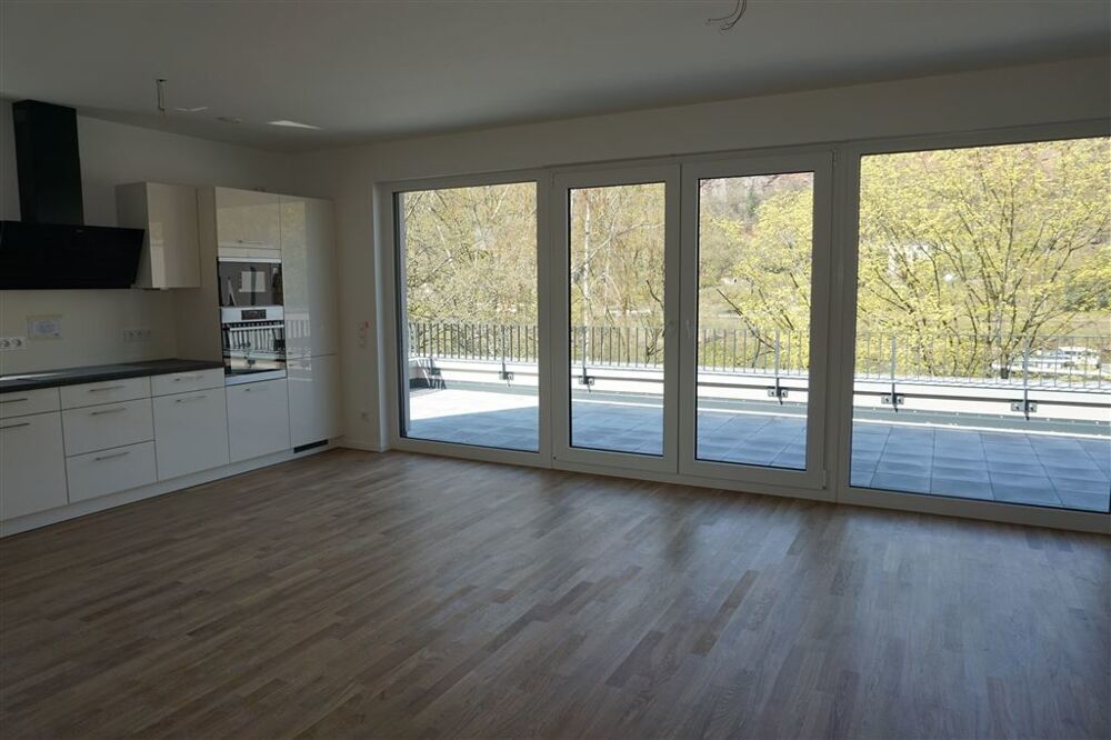 Exklusives Penthouse mit Dachterrasse & Moselblick – hochwertige Einbauküche inklusive - Photo 2