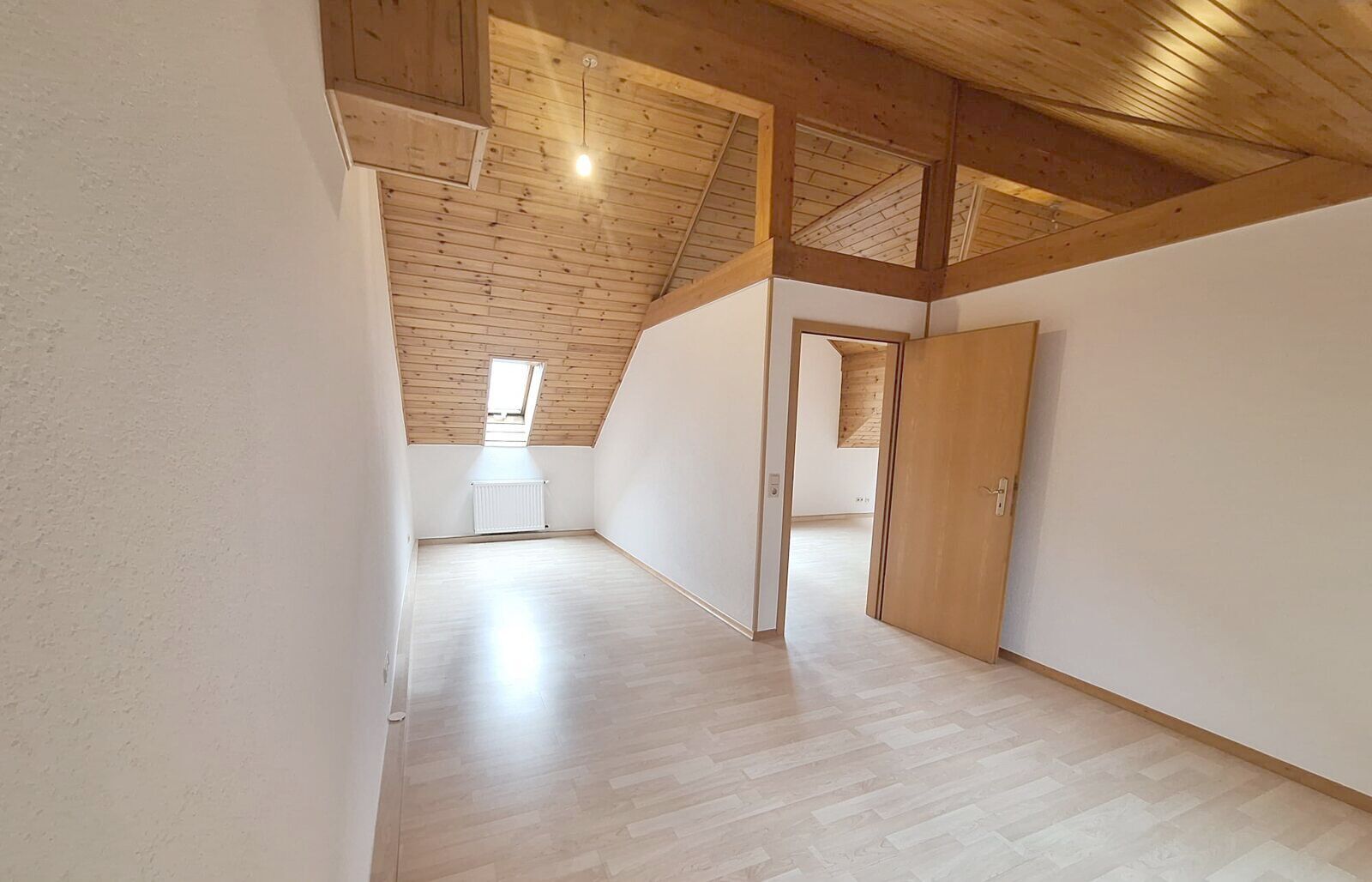 Familienfreundliches Haus mit schönem Garten und Stellplätzen in ruhiger Lage - Photo 4