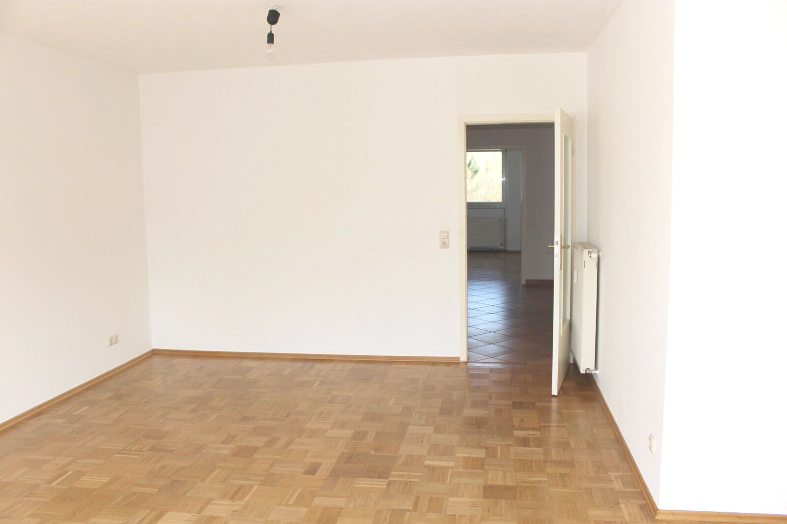 Gepflegte 3-Zimmer-Wohnung mit sonnigem Balkon und Stellplatz in begehrter Lage in Trier-Ruwer. - Photo 1