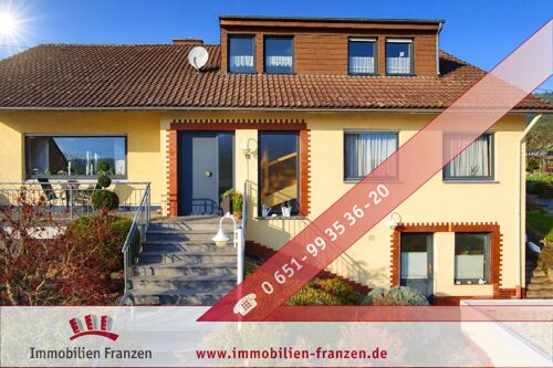 Haus im Sonnenschein mit schöner Aussicht