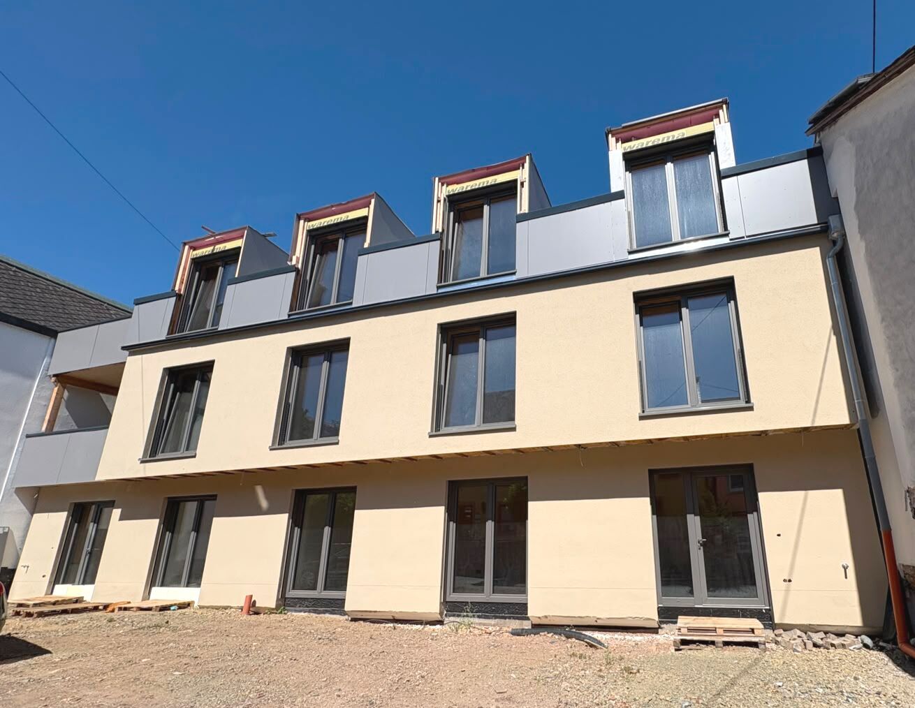Merhring: Moderne Neubau-Erdgeschosswohnung mit eigenem Eingang, Stellplatz und Terrasse. - Photo 1