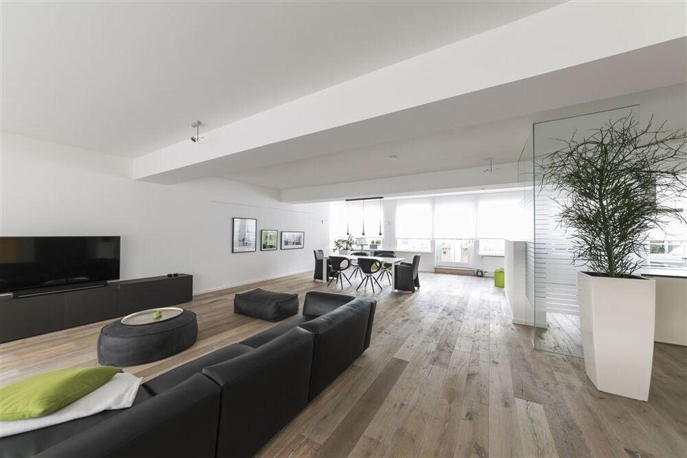 Exklusives Penthouse mit hochwertiger Einbauküche und Dachterrasse in direkter Innenstadtlage. - Photo 5