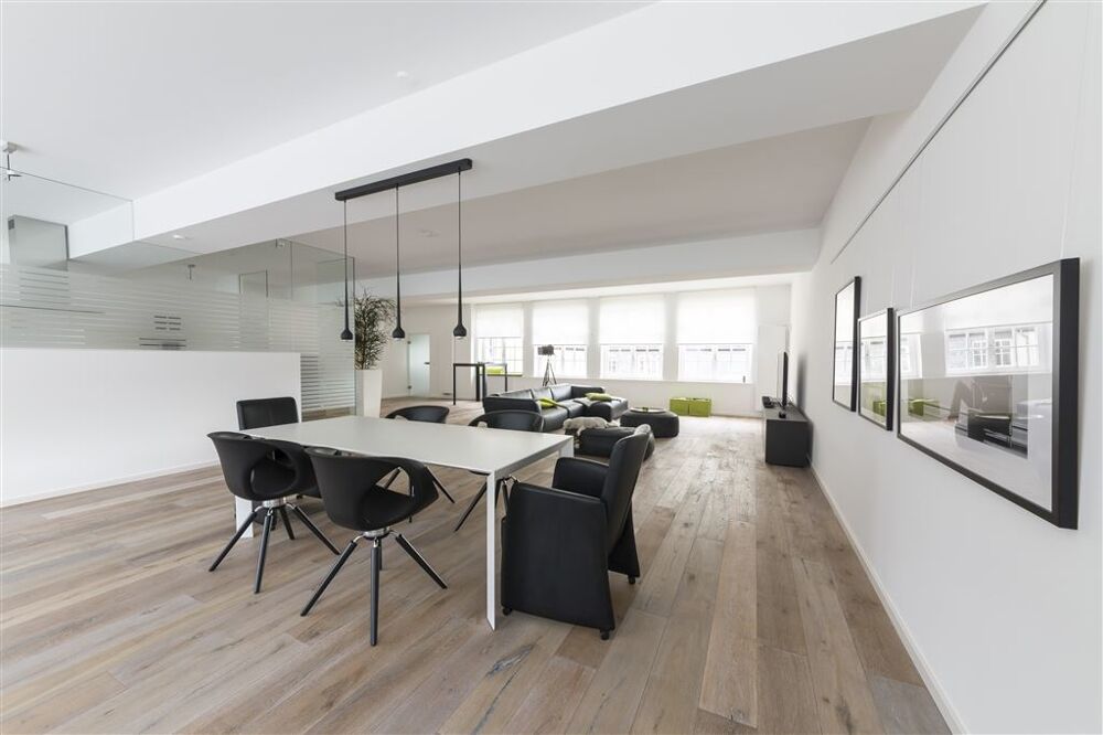 Exklusives Penthouse mit hochwertiger Einbauküche und Dachterrasse in direkter Innenstadtlage. - Photo 4